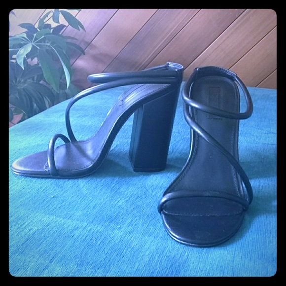 Wide heel sandals - Picture 1 of 3